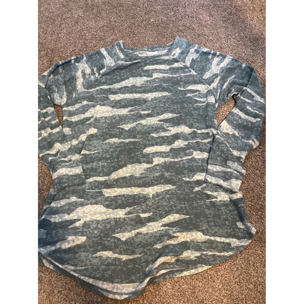 LuLaRoe Camo Print Thermal Knit Long Sleeve Top Women's Medium
